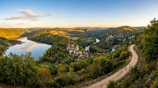 Rando célibataires — Les villages du Bastit et de Meyraguet en boucle au départ de Belcastel